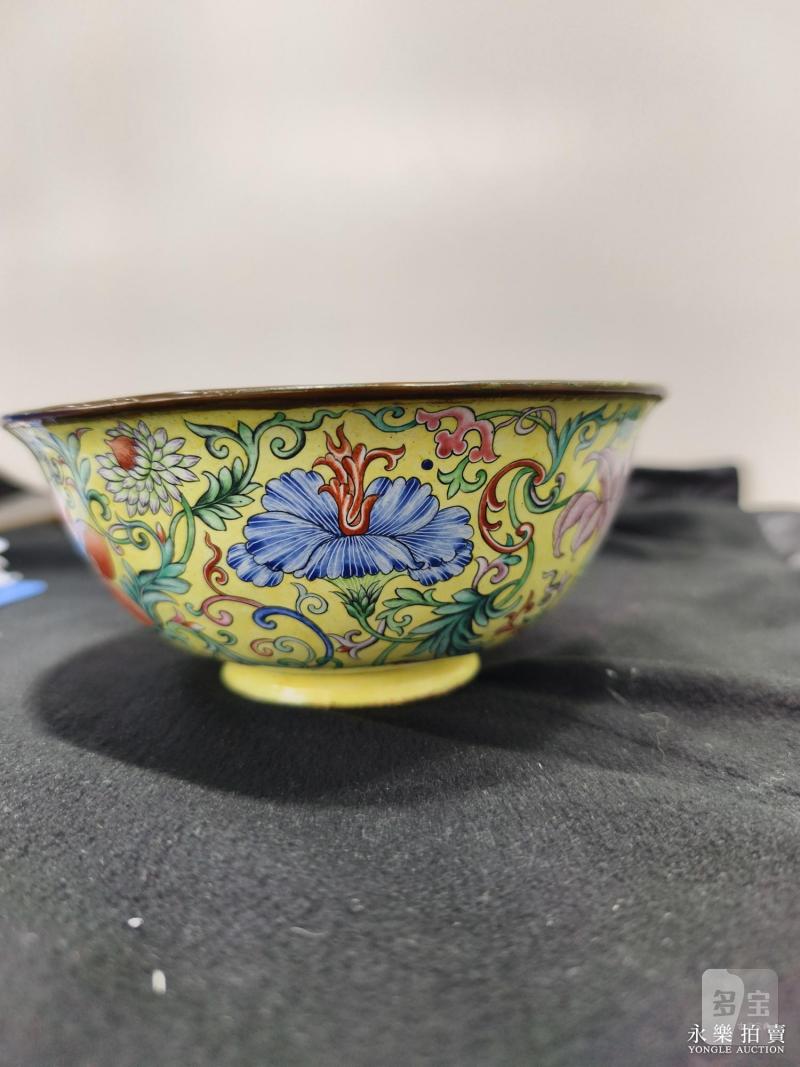 清乾隆 御制铜胎画珐琅黄地洋花图盌 - 图12